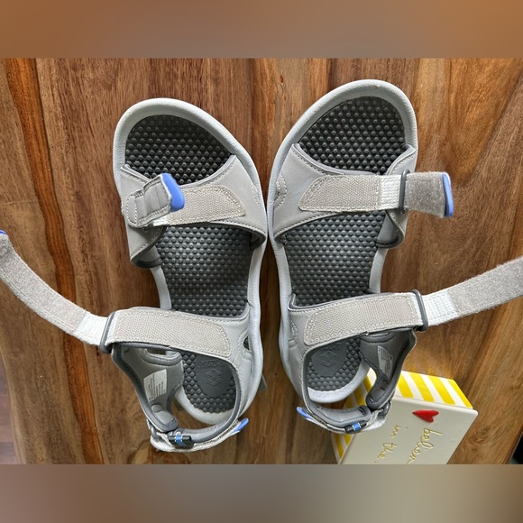 Khombu Women’s Outdoor Water Sandals SZ 9M Light Gray Blue Velcro straps hiking - Picture 9 of 13